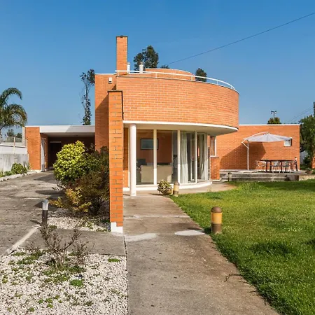 Guestready - Esmoriz's Golden Hour With Pool 招待所